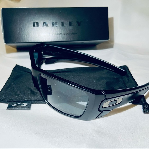 Oakley Other - Oakley OO9096-05 Fuel Cell Polarized Sunglasses
